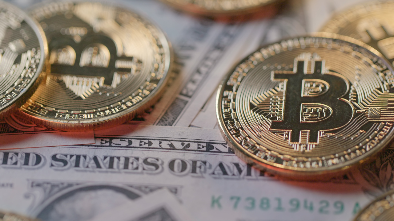 Bitcoin passe sous 66 000 dollars alors que des positions vendeuses trop chargées font naître un risque de rebond avant Pâques