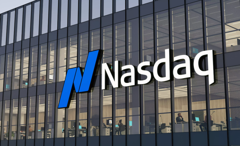 Les_futures_du_Nasdaq_et_du_S&P_500_restent_proches_de_leurs_sommets