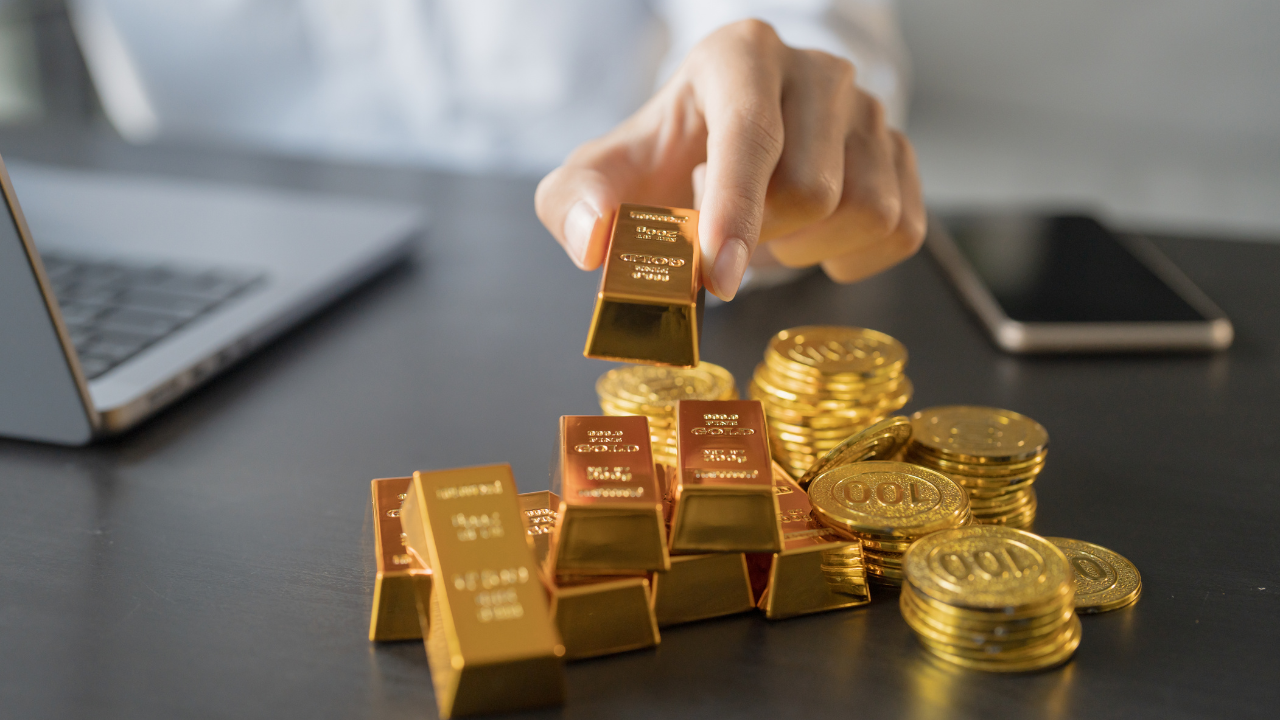 L’or grimpe avec le recul du dollar et des rendements après l’espoir de cessez-le-feu