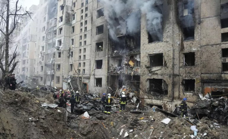 Ukraine : les attaques russes et le risque de débordement vers l’OTAN ravivent l’inquiétude