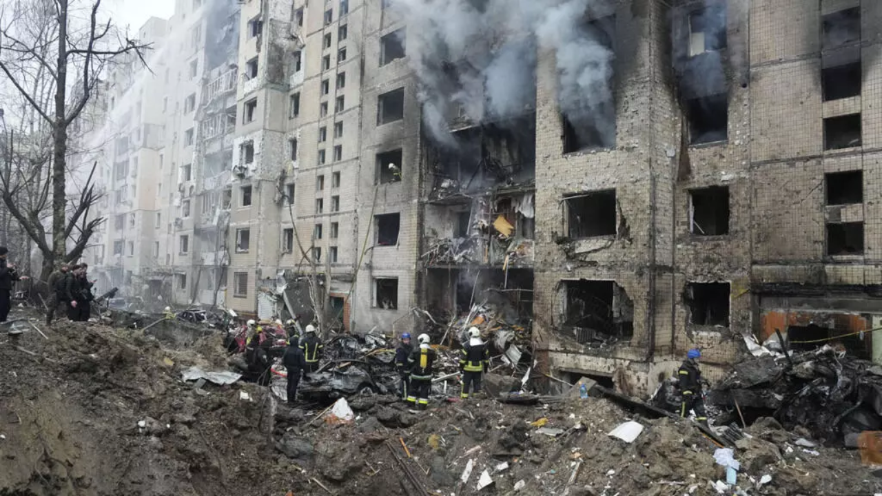 Ukraine : les attaques russes et le risque de débordement vers l’OTAN ravivent l’inquiétude
