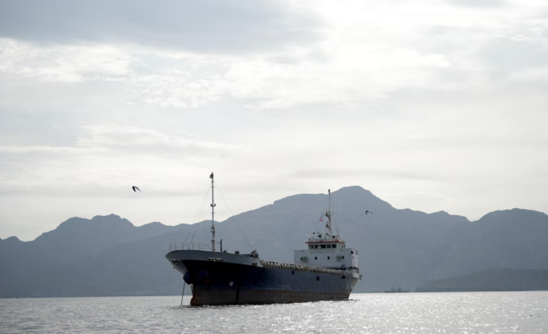 Hormuz : un navire échoué ravive le bras de fer entre l’Iran, les États-Unis et les pays du Golfe
